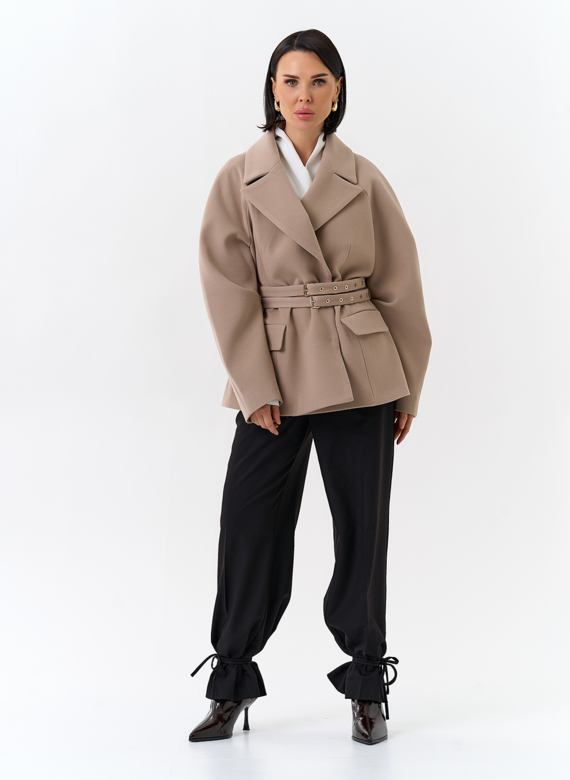Женское укороченное пальто с двойным поясом
