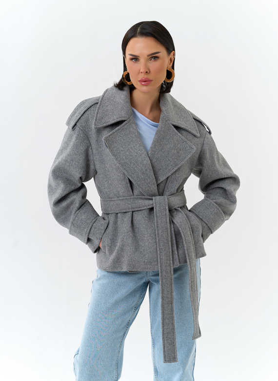 Женское укороченное пальто с английским воротником