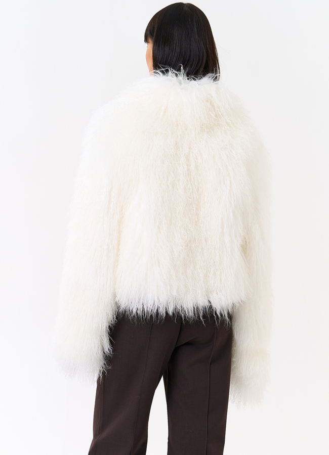 Белая шуба из ламы модель № 31038 в кредит
