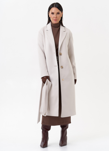 Женское пальто с английским воротником