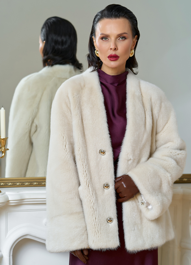 Укороченная шуба из меха норки с акцентными пуговицами модель № 31703 меха малина