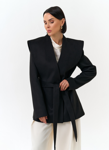 Женское укороченное пальто с акцентными плечами Женское укороченное пальто с акцентными плечами