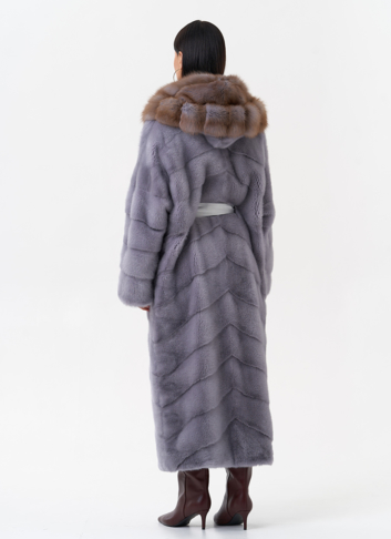 Норковая шуба с капюшоном из меха куницы