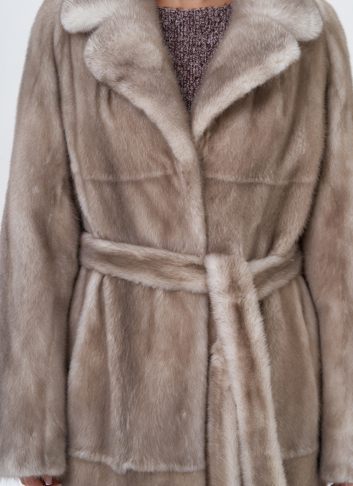 Длинная светлая норковая шуба