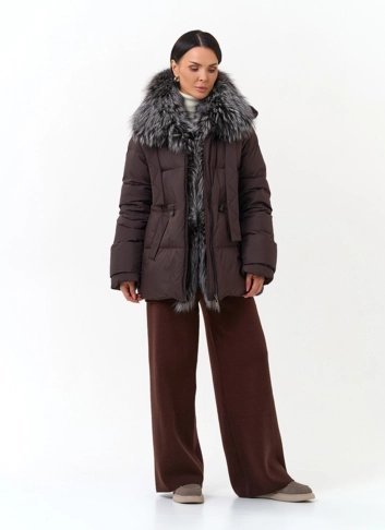 Женский пуховик с мехом чернобурой лисы на капюшоне фото