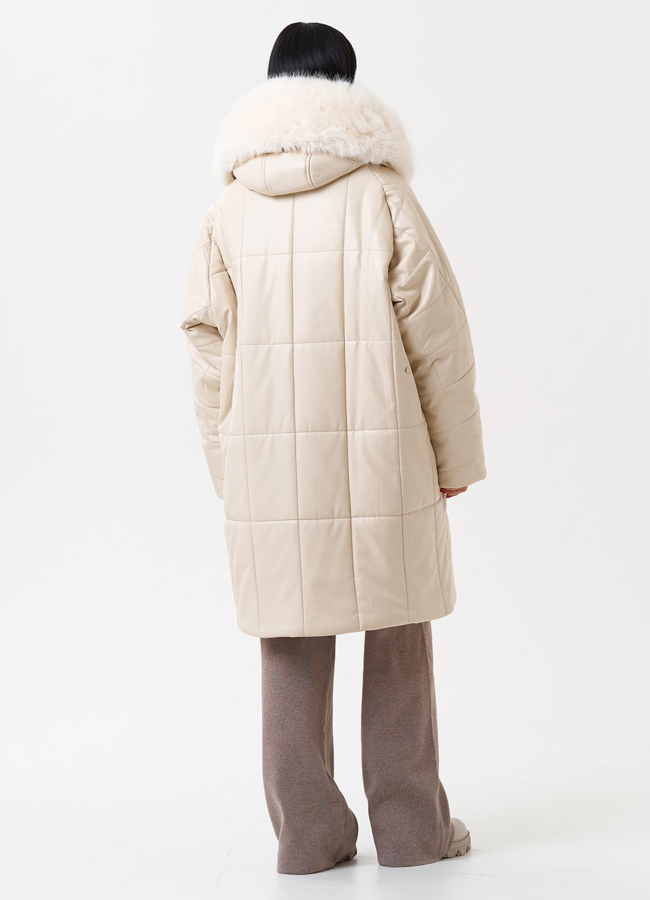 Пуховик из эко кожи с капюшоном из эко меха  модель № 27711 в кредит