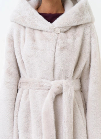 Женская шуба из эко меха с капюшоном