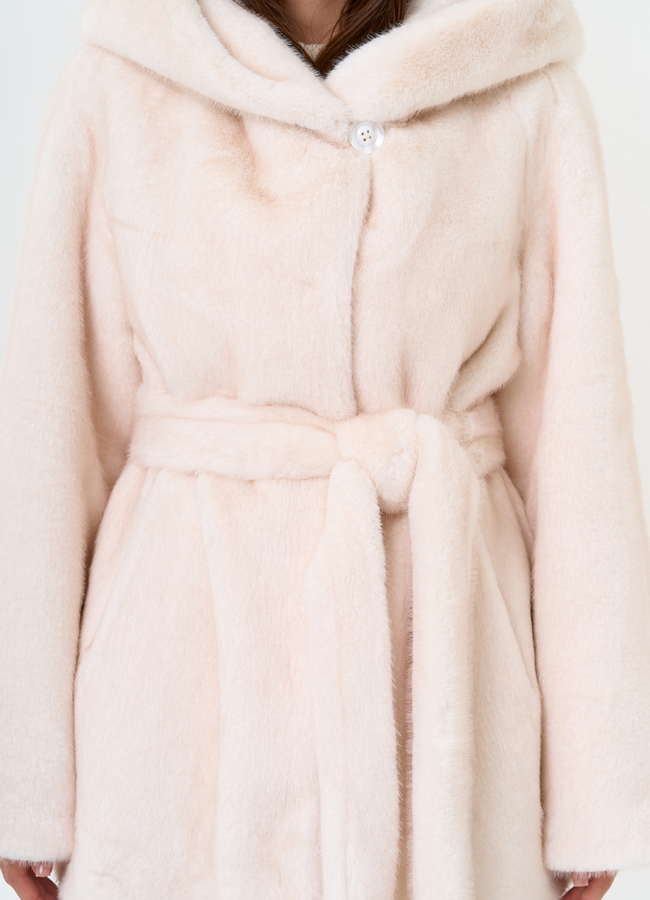 Женская шуба из эко меха с капюшоном модель № 31247 универмаг малина