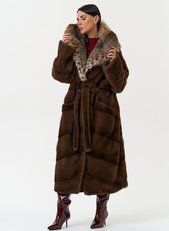 Женская шуба из меха норки с капюшоном из меха рыси