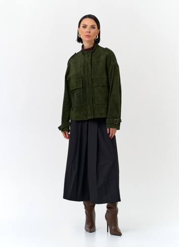 Женская куртка из натуральной замши зеленого цвета