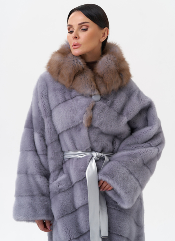 Норковая шуба с капюшоном из меха куницы