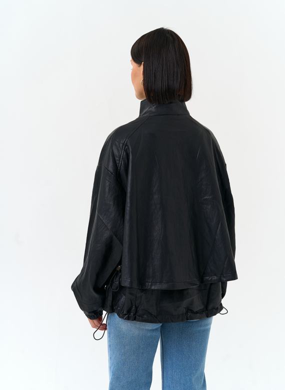 Женская объемная куртка из эко кожи