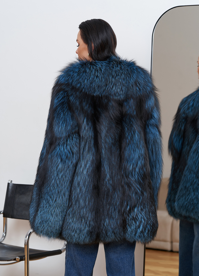 Шуба из меха чернобурки голубого цвета модель № 27613 в кредит
