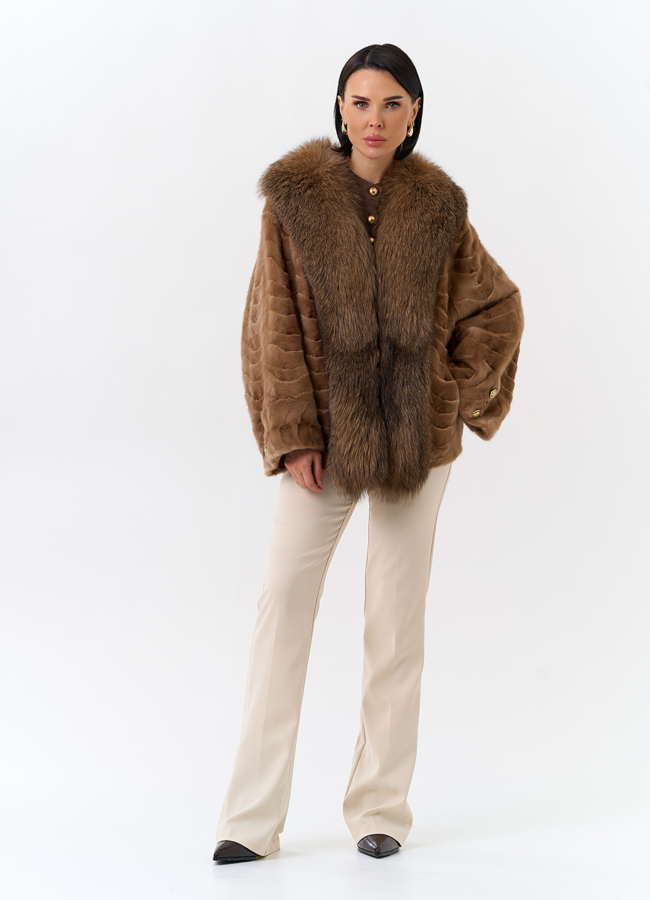 Шуба из норки с отделкой из меха лисы модель № 32200 в кредит