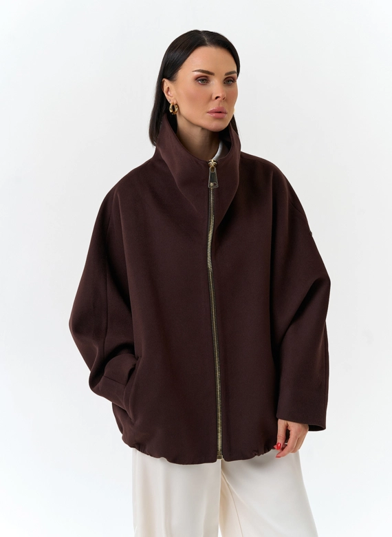 Женское укороченное пальто с высоким воротником