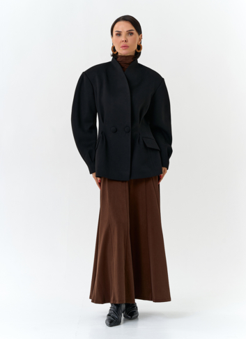 Женское укороченное пальто с акцентными рукавами