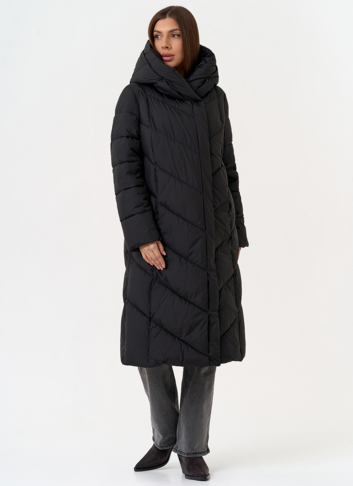 Женский пуховик черного цвета с поясом
