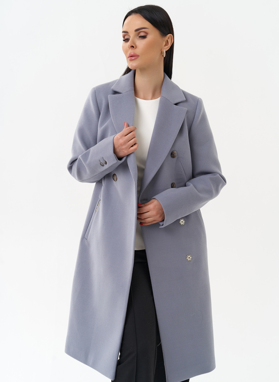 Женское двубортное пальто с поясом