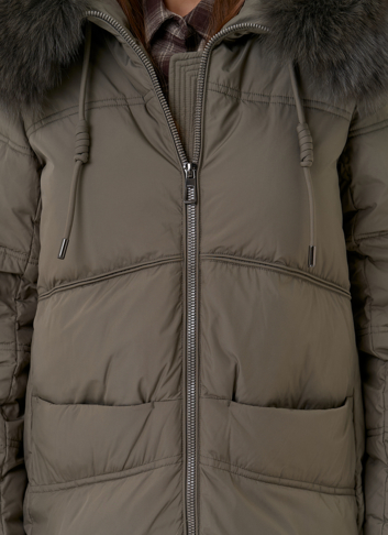 Женский пуховик с капюшоном из меха песца