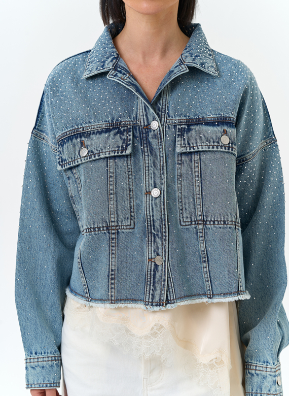 Женская джинсовая куртка со стразами