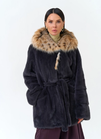 Женская шуба из меха норки с капюшоном из меха рыси фото