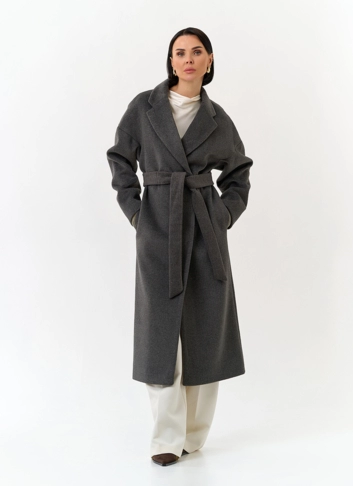 Женское пальто с английским воротником
