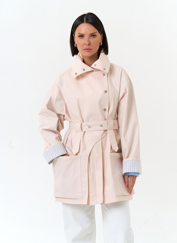 Женский светлый плащ с поясом