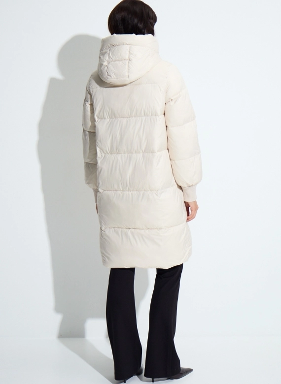 Женский пуховик с капюшоном фото