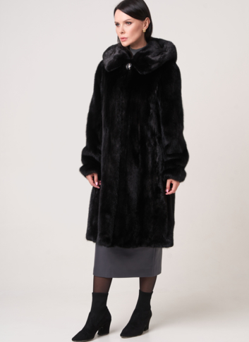 Шуба черного цвета 