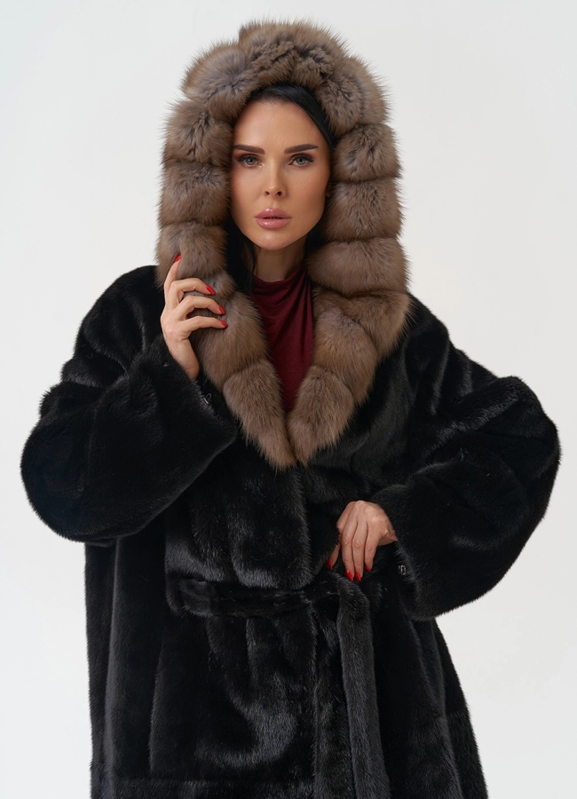 Норковая шуба с капюшоном из меха куницы модель № 30480 универмаг малина