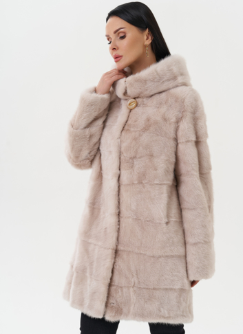 Светлая норковая шуба с капюшоном