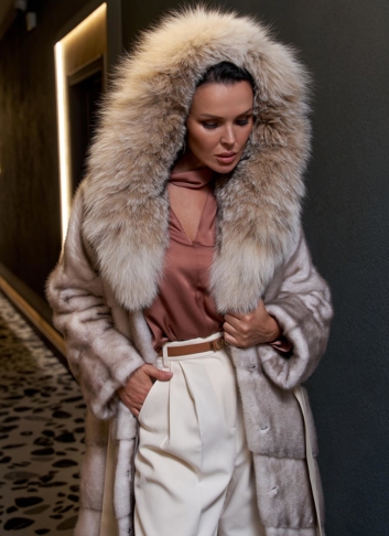 Женская норковая шуба с капюшоном из рыси