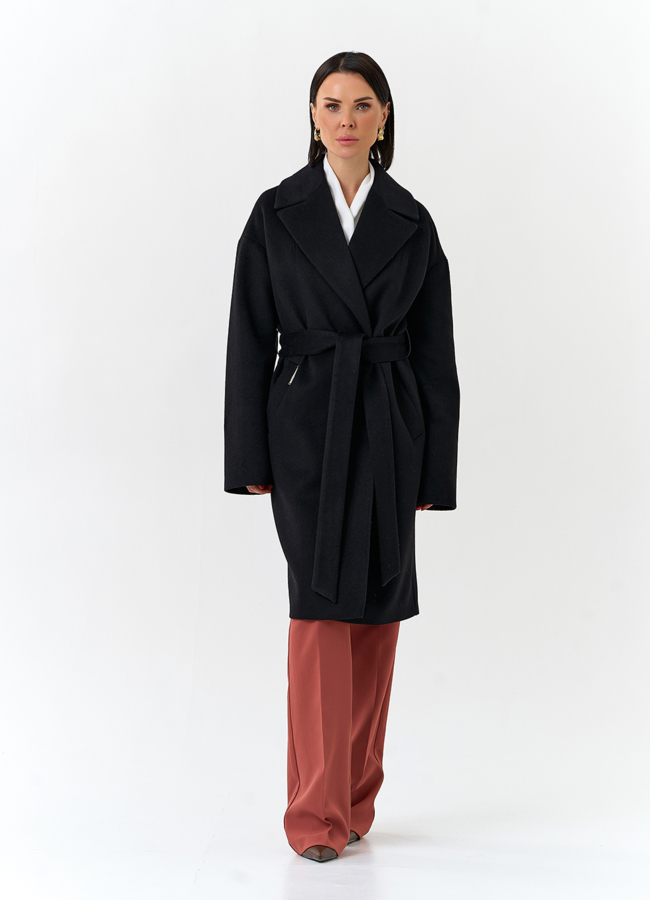 Женское пальто черного цвета модель № 32541 меха малина