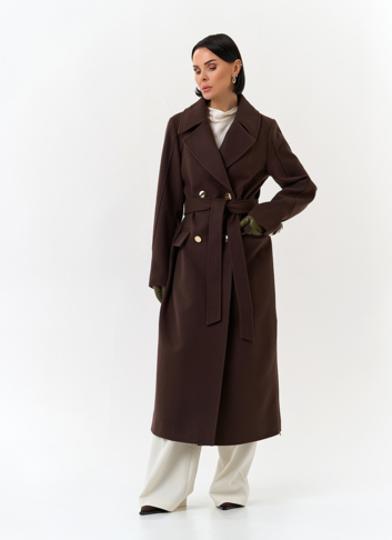 Женское пальто с английским воротником