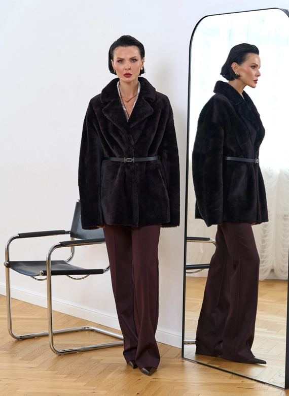 Женская дубленка с английским воротником фото