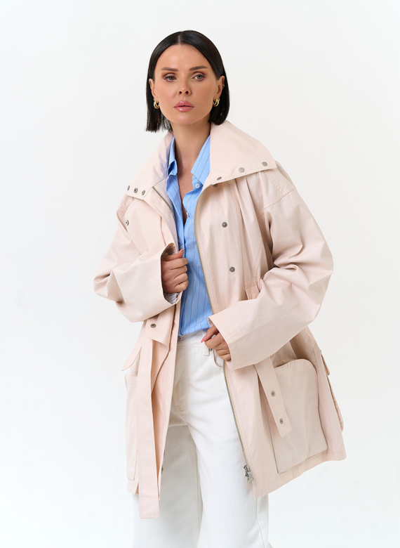 Женский светлый плащ с поясом