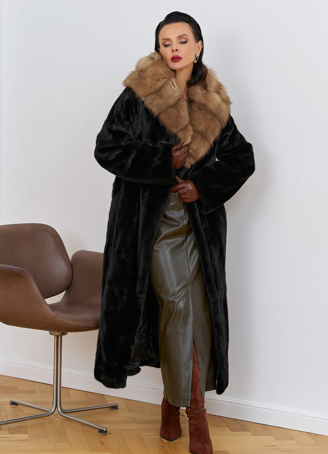 Шуба из меха норки с капюшоном из меха куницы модель № 30479 меха малина