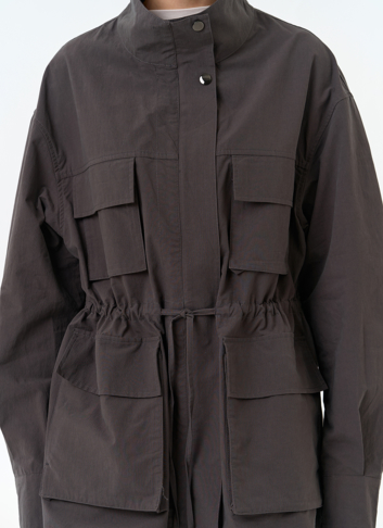 Женская куртка ветровка с накладными карманами