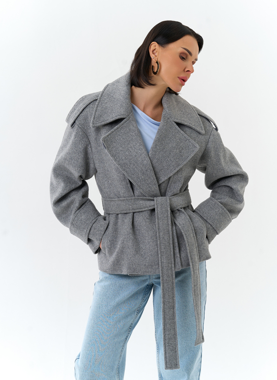 Женское укороченное пальто с английским воротником