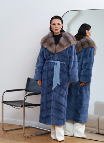 Длинная норковая шуба с капюшоном из меха куницы