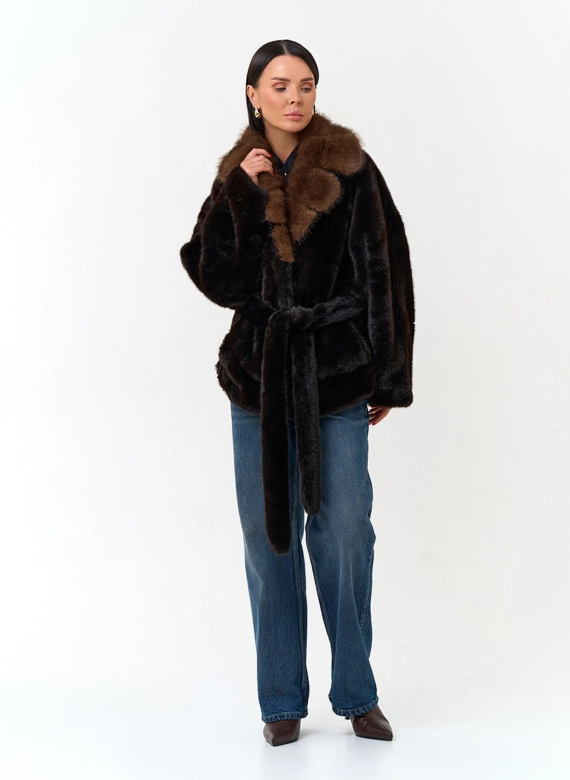 Женская куртка из эко меха с английским воротником