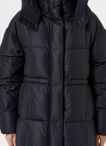 Женский пуховик черного цвета