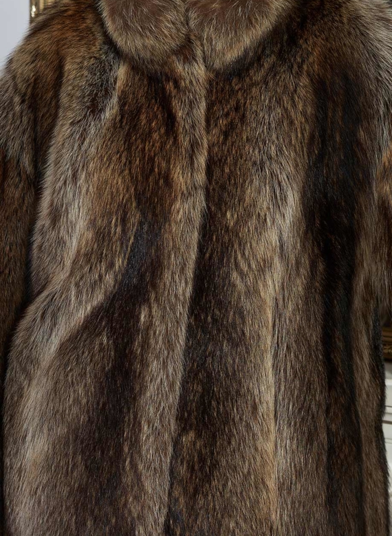 Шуба из меха канадского енота