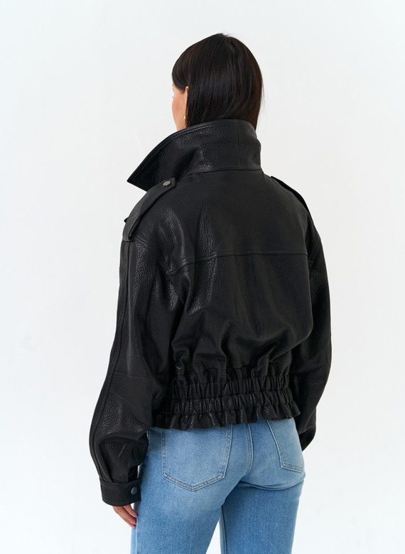 Женская куртка из натуральной кожи