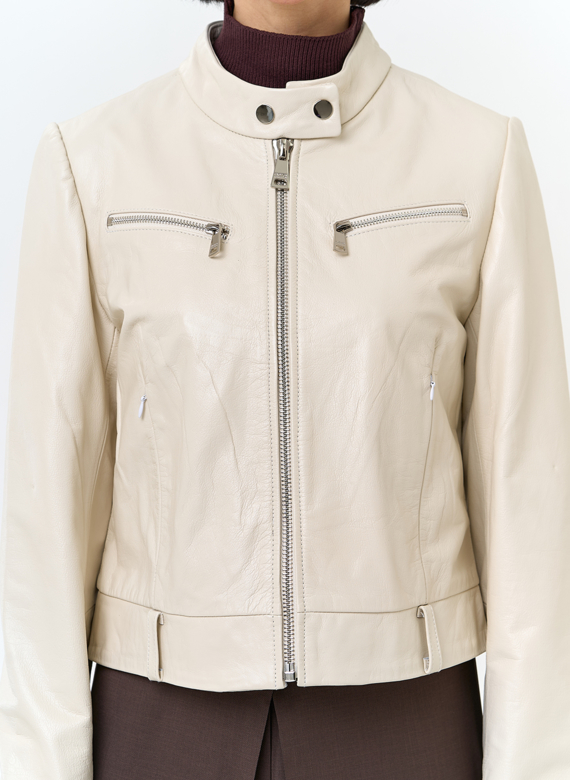 Белая куртка из натуральной кожи